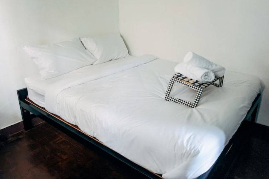 Airbnb Bedding Cleaning Tips for Hosts